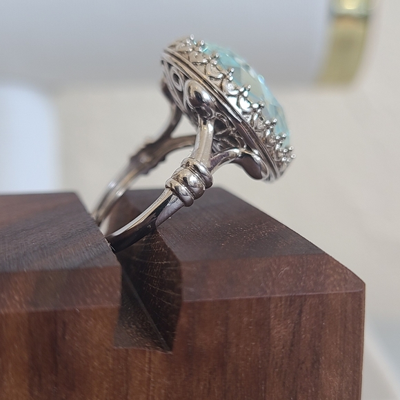 Silver and Swarovski light blue crystal ring. Only worn once! - Picture 9 of 15